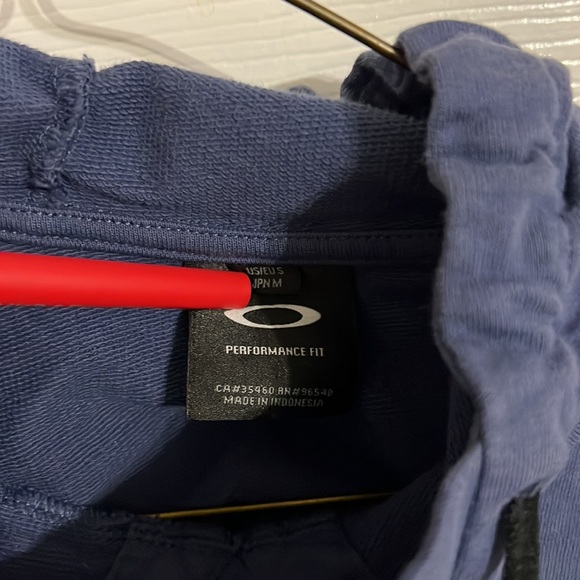 Hooded Navy Crop By Oakley - Picture 3 of 6